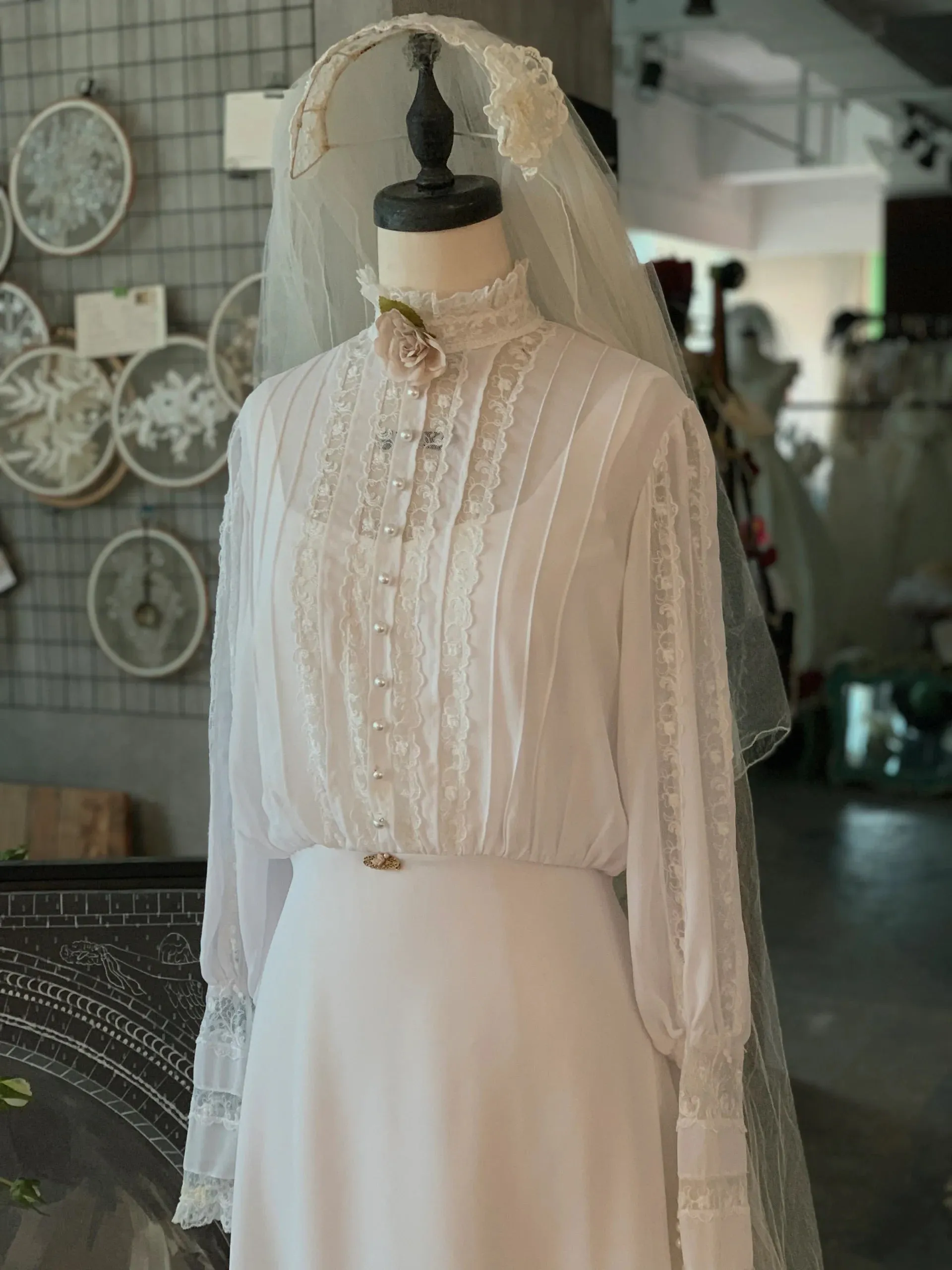 Chiffon Modest Vintage Wedding Dress with Long Sleeves