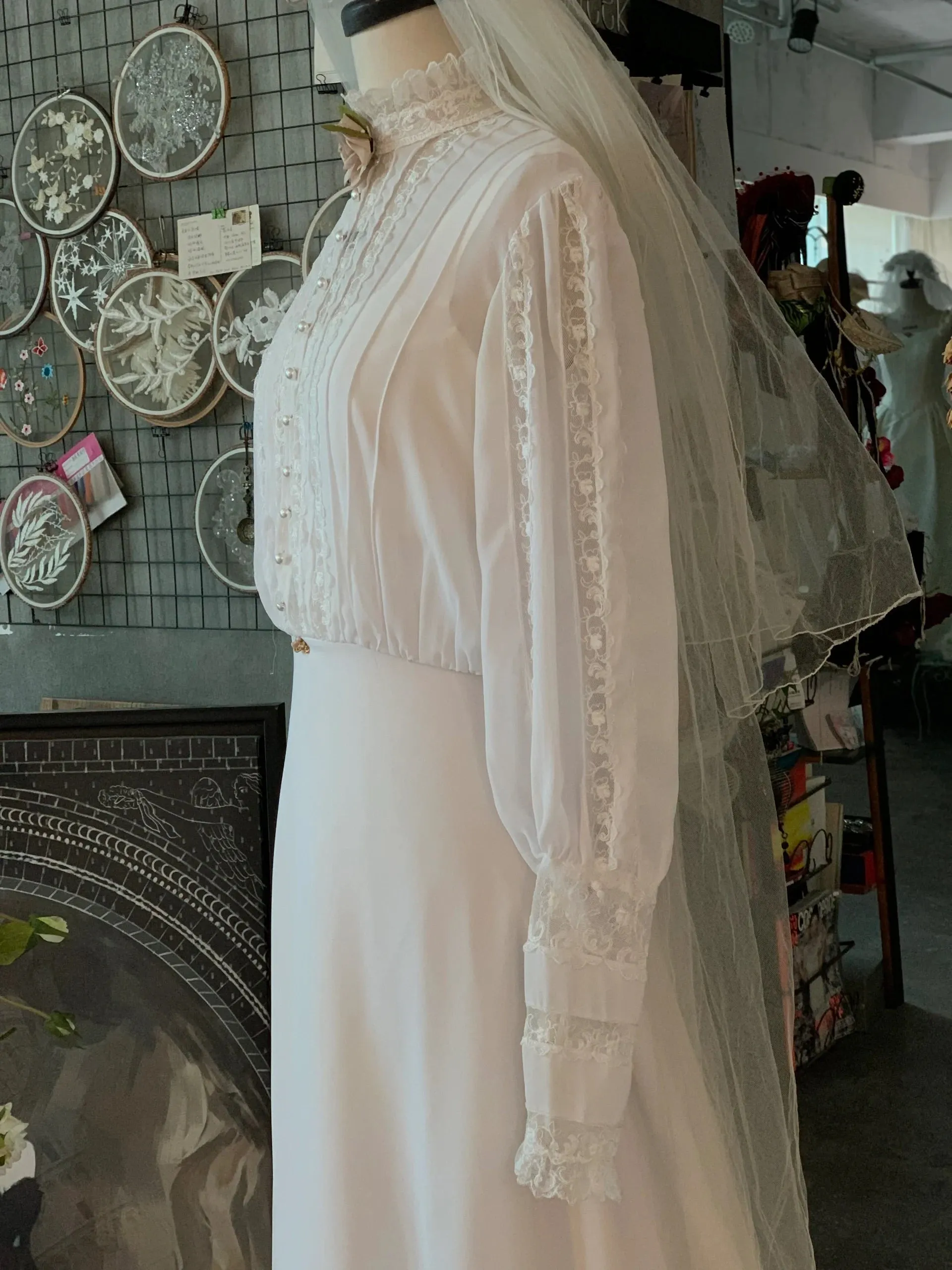 Chiffon Modest Vintage Wedding Dress with Long Sleeves
