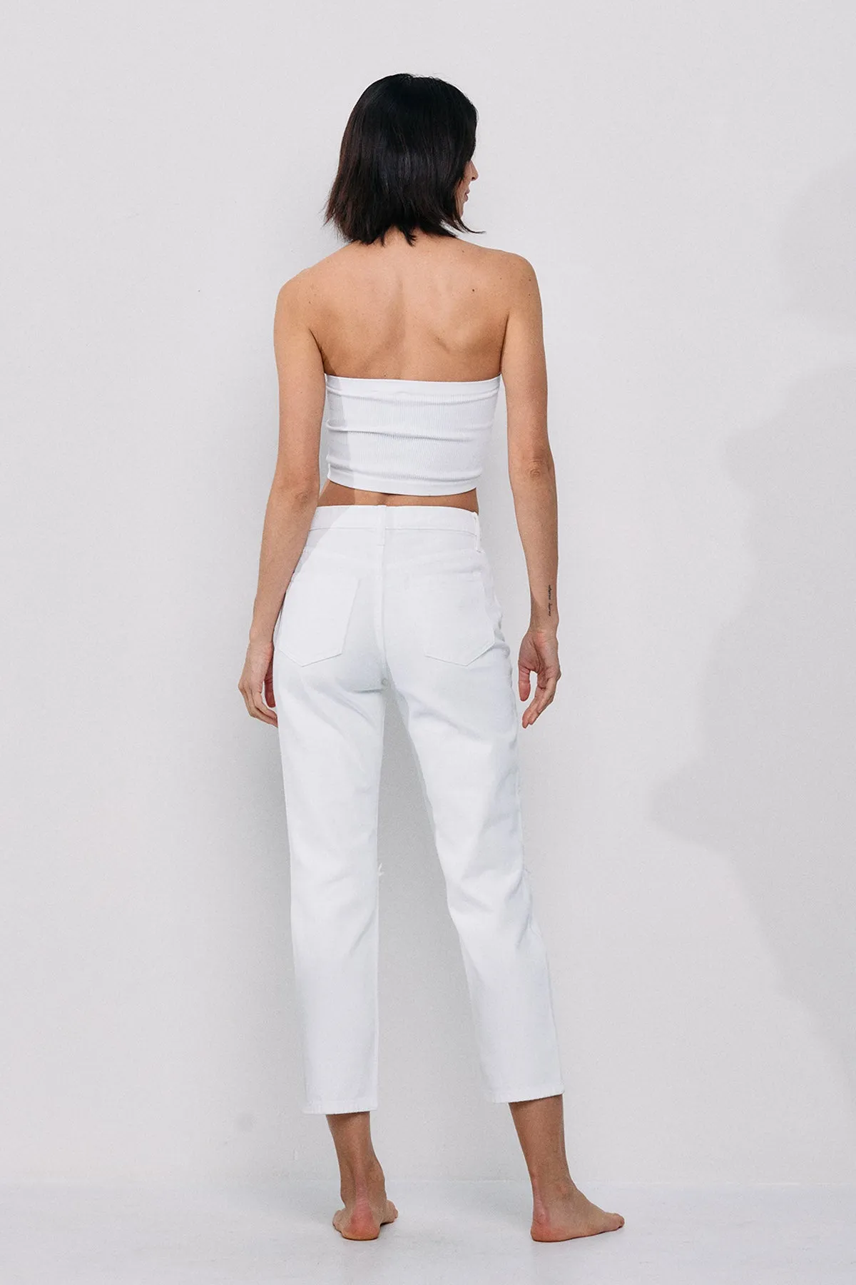 HIGH RISE CROPPED SLIM STRAIGHT LEG JEANS WITH DISTRESSED KNEES  / SP-P11804WT