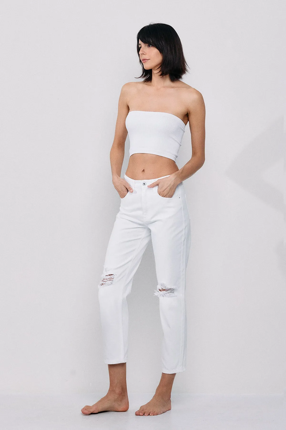 HIGH RISE CROPPED SLIM STRAIGHT LEG JEANS WITH DISTRESSED KNEES  / SP-P11804WT