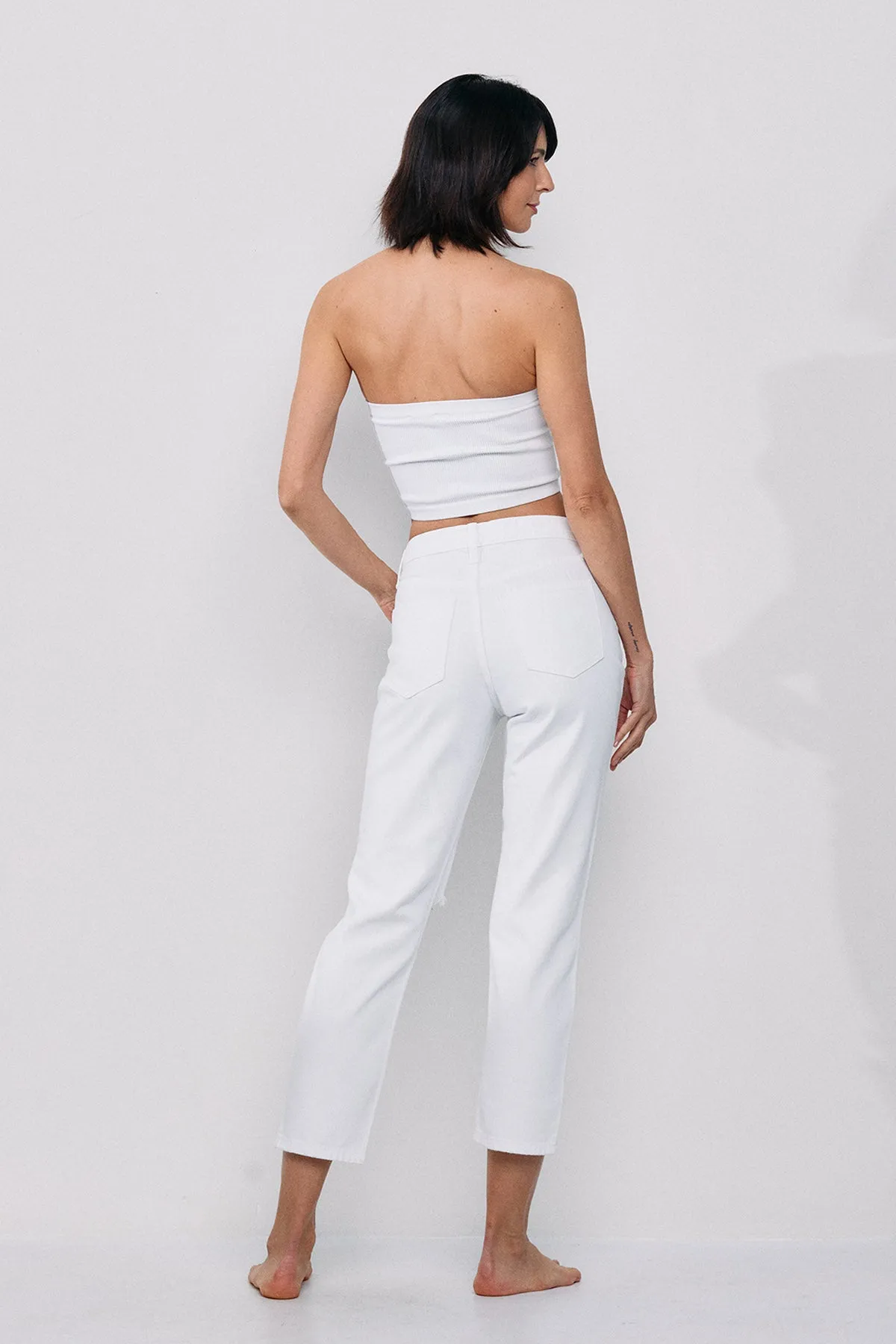 HIGH RISE CROPPED SLIM STRAIGHT LEG JEANS WITH DISTRESSED KNEES  / SP-P11804WT