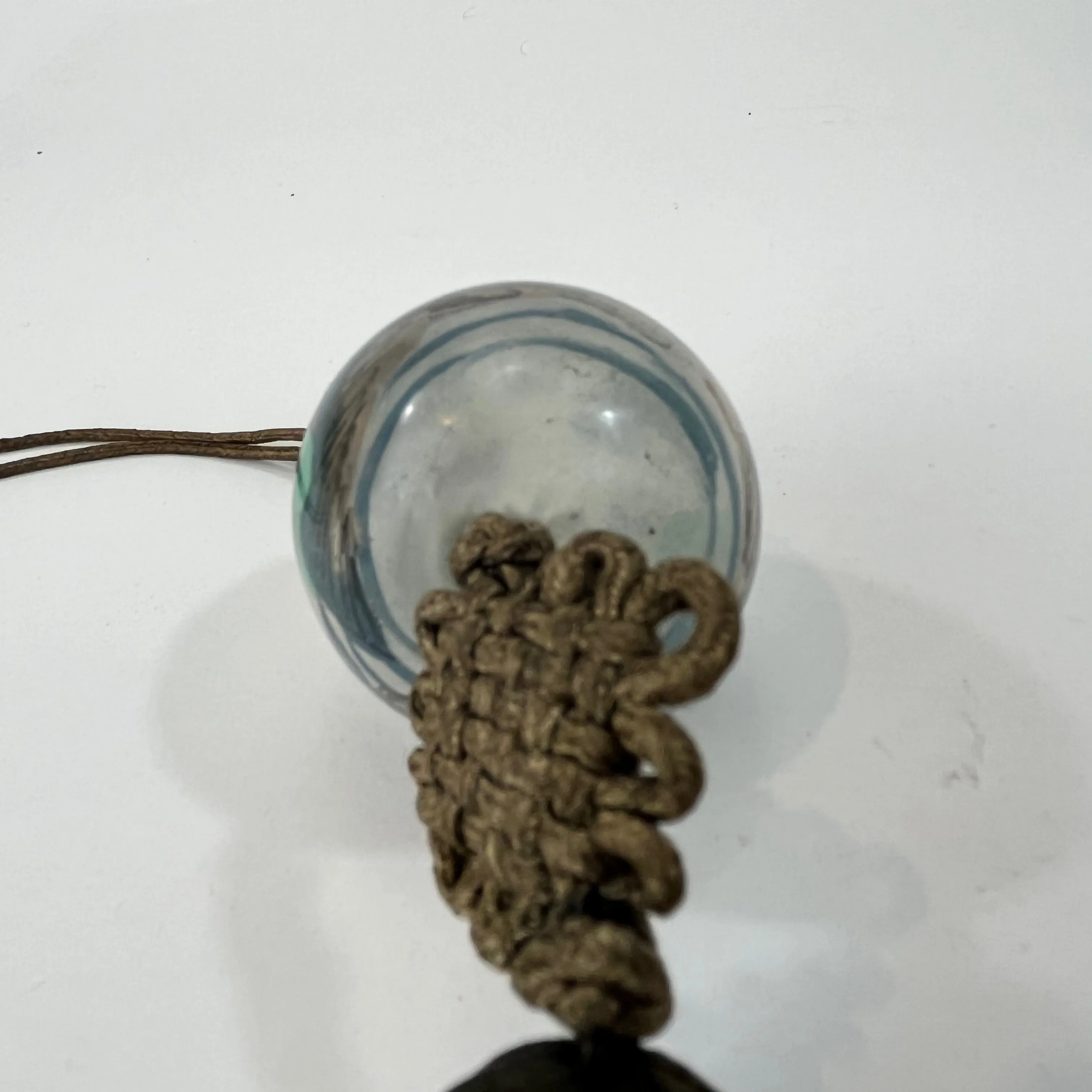 Vintage (c. 1950) Chinese Reverse-Painted Hanging Glass Ornamental Sphear 1.5"